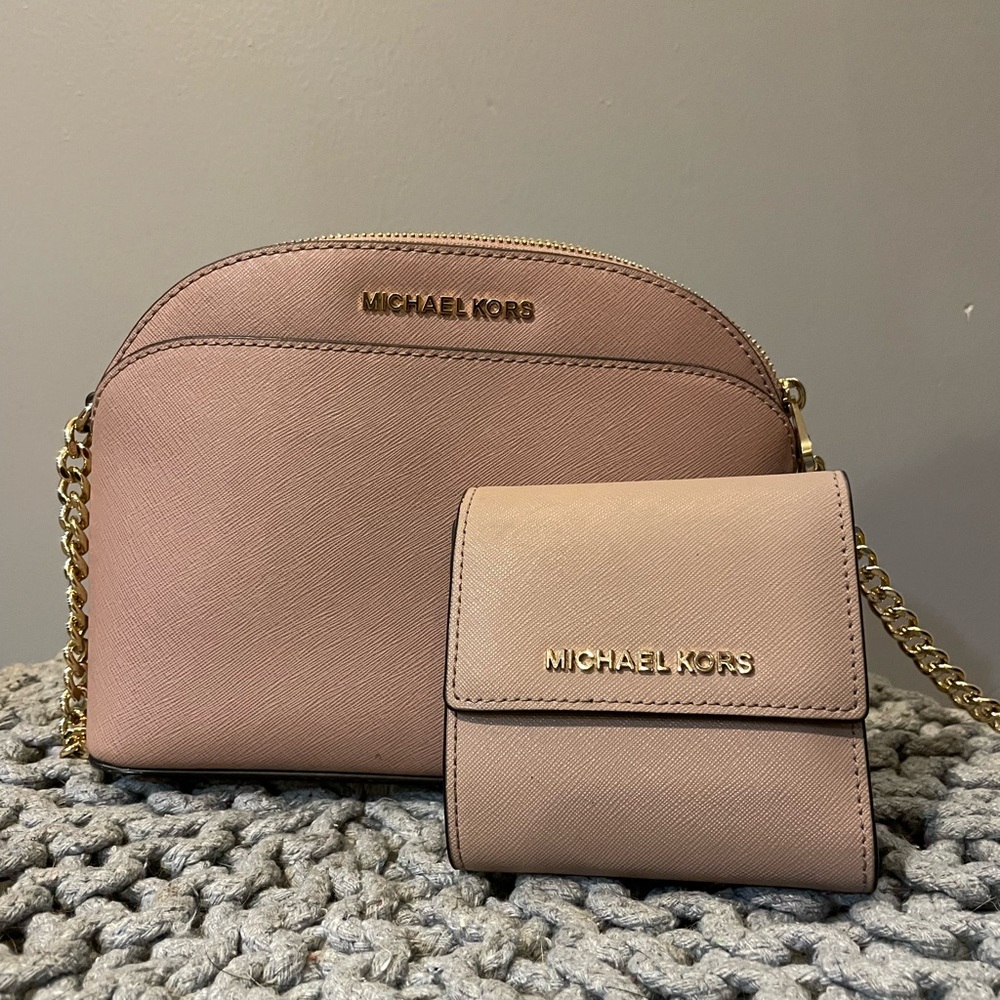 Micheal Kors Cindy Dome Crossbody
